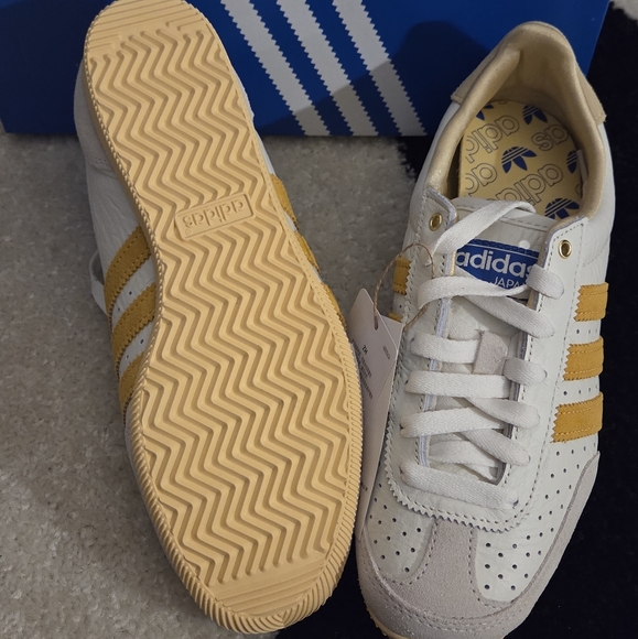 adidas Women's Sneakers in White and Gold - Picture 4 of 5